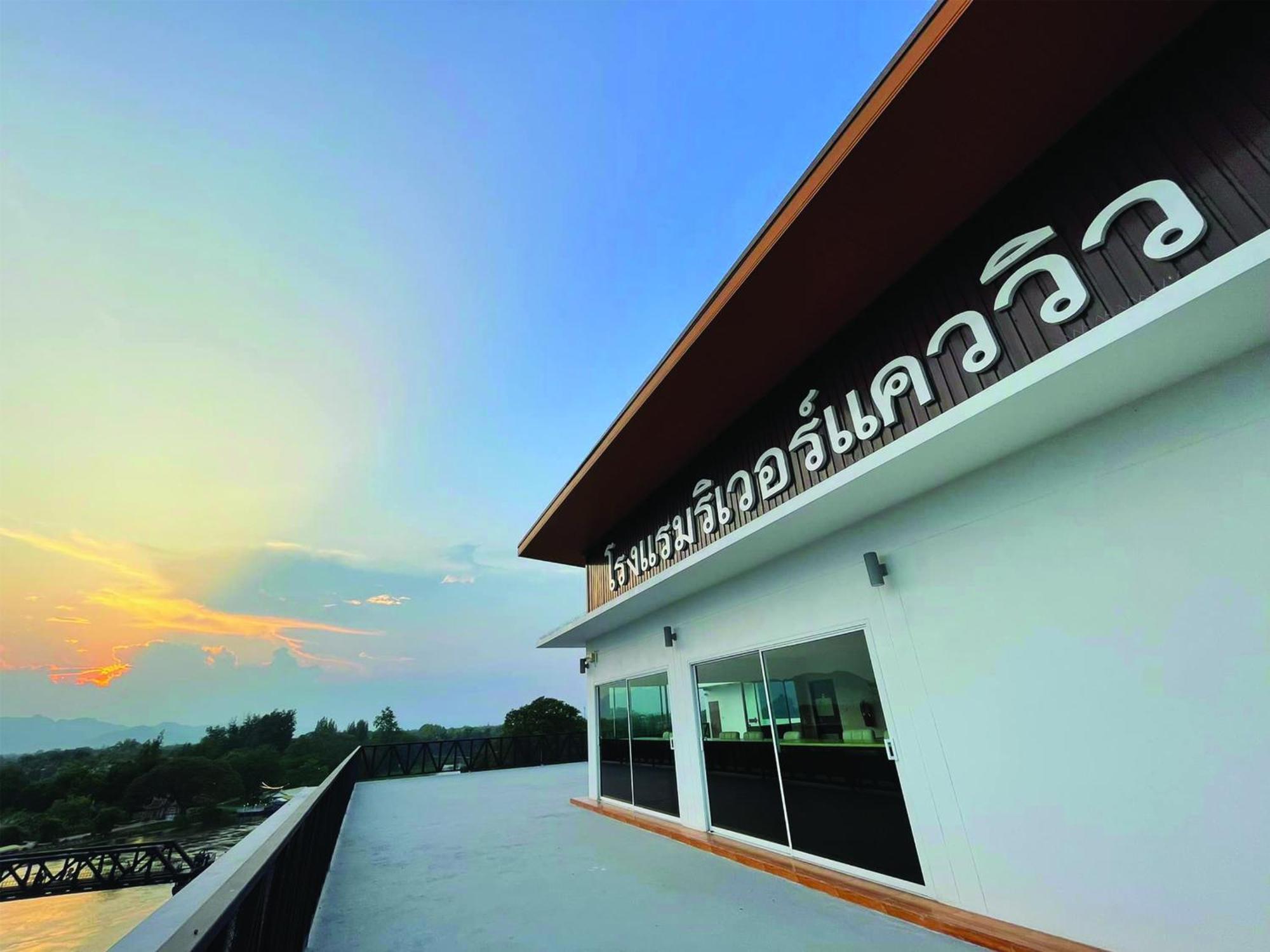 River Kwai View Hotel - Sha Extra Plus Certified Kanchanaburi Eksteriør billede
